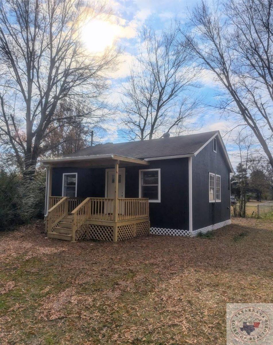 3 & 4 Wood Pl, Hooks, TX 75561