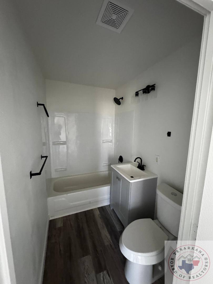 3 & 4 Wood Pl, Hooks, TX 75561