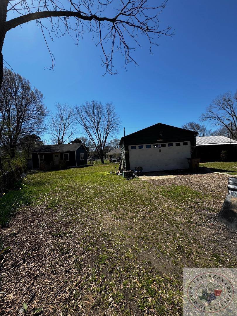 3 & 4 Wood Pl, Hooks, TX 75561