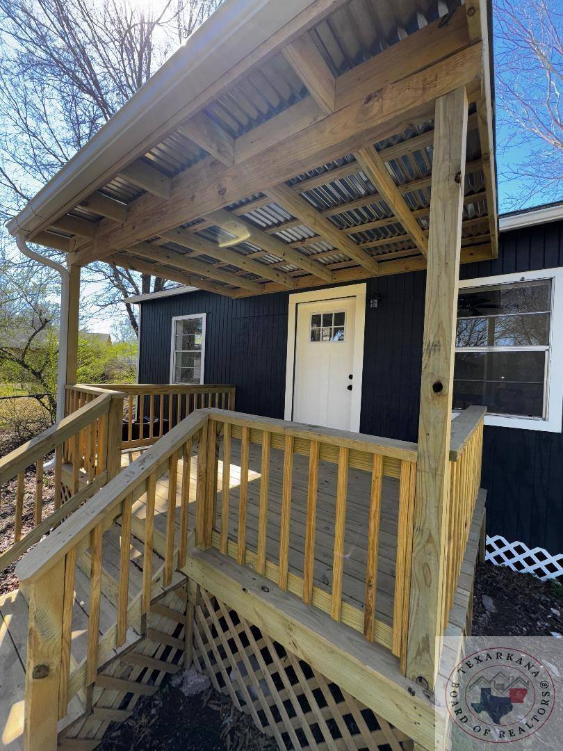 3 & 4 Wood Pl, Hooks, TX 75561