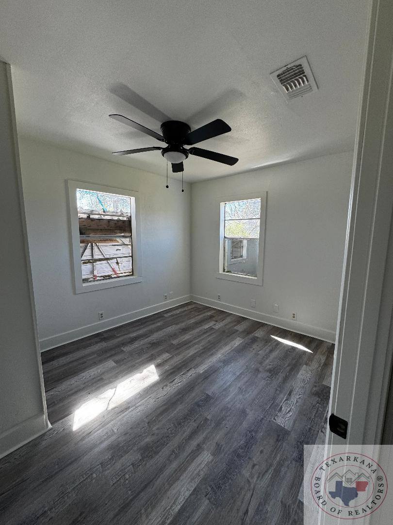 3 & 4 Wood Pl, Hooks, TX 75561