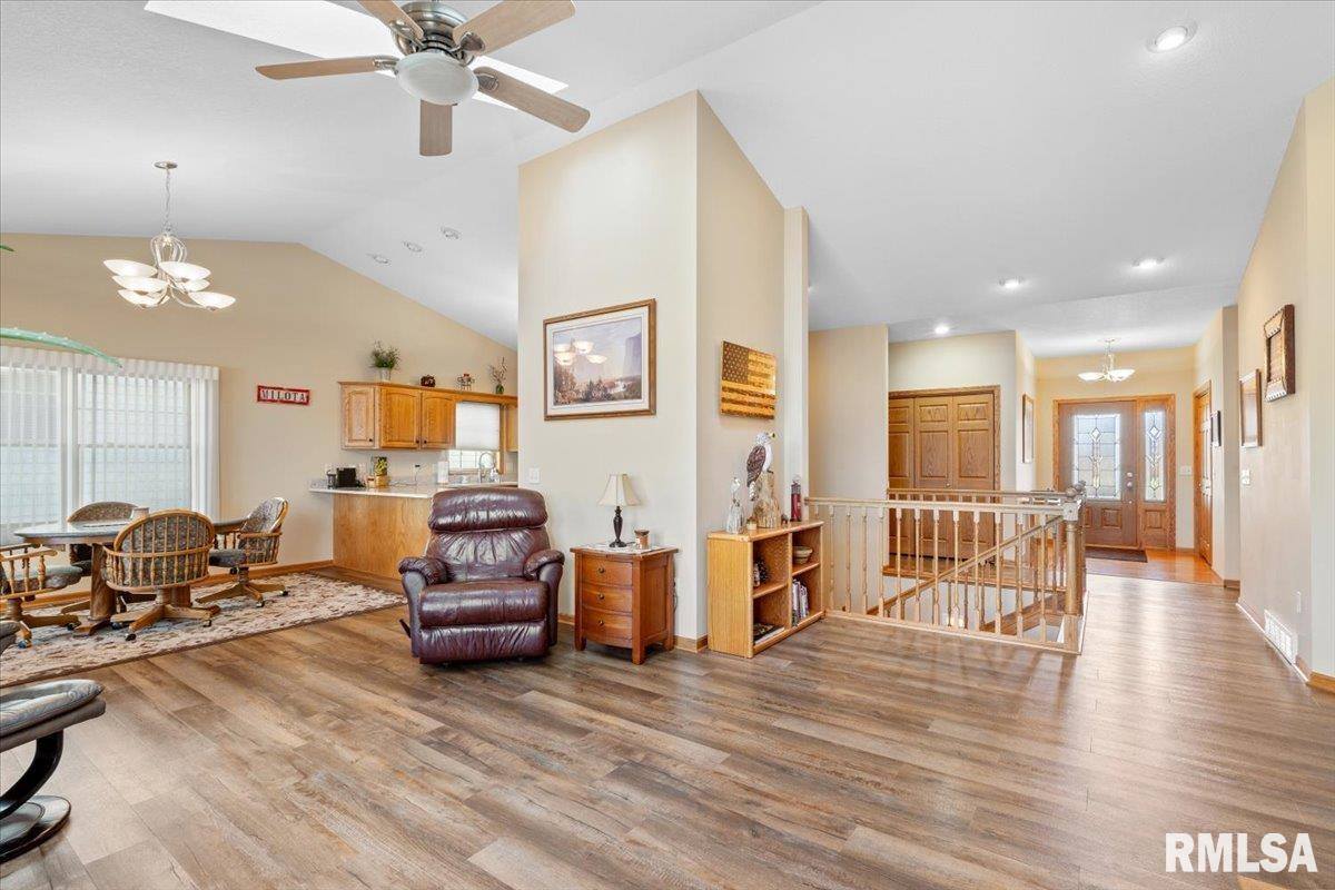 1506 17TH Street, De Witt, IA 52742