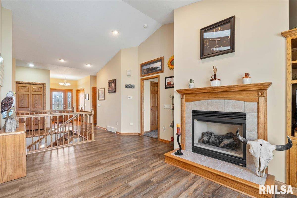 1506 17TH Street, De Witt, IA 52742