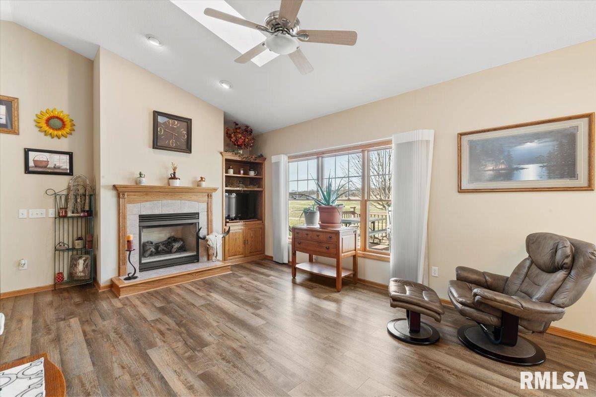 1506 17TH Street, De Witt, IA 52742