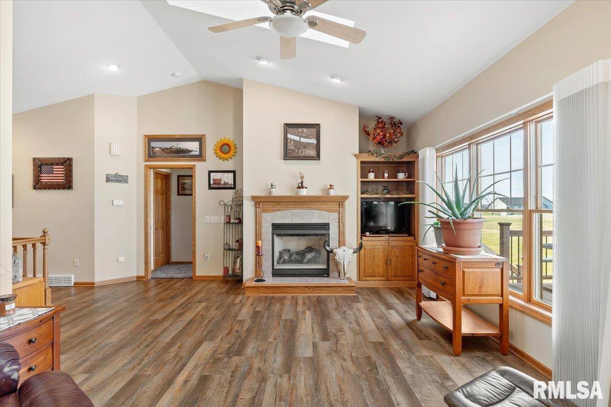 1506 17TH Street, De Witt, IA 52742