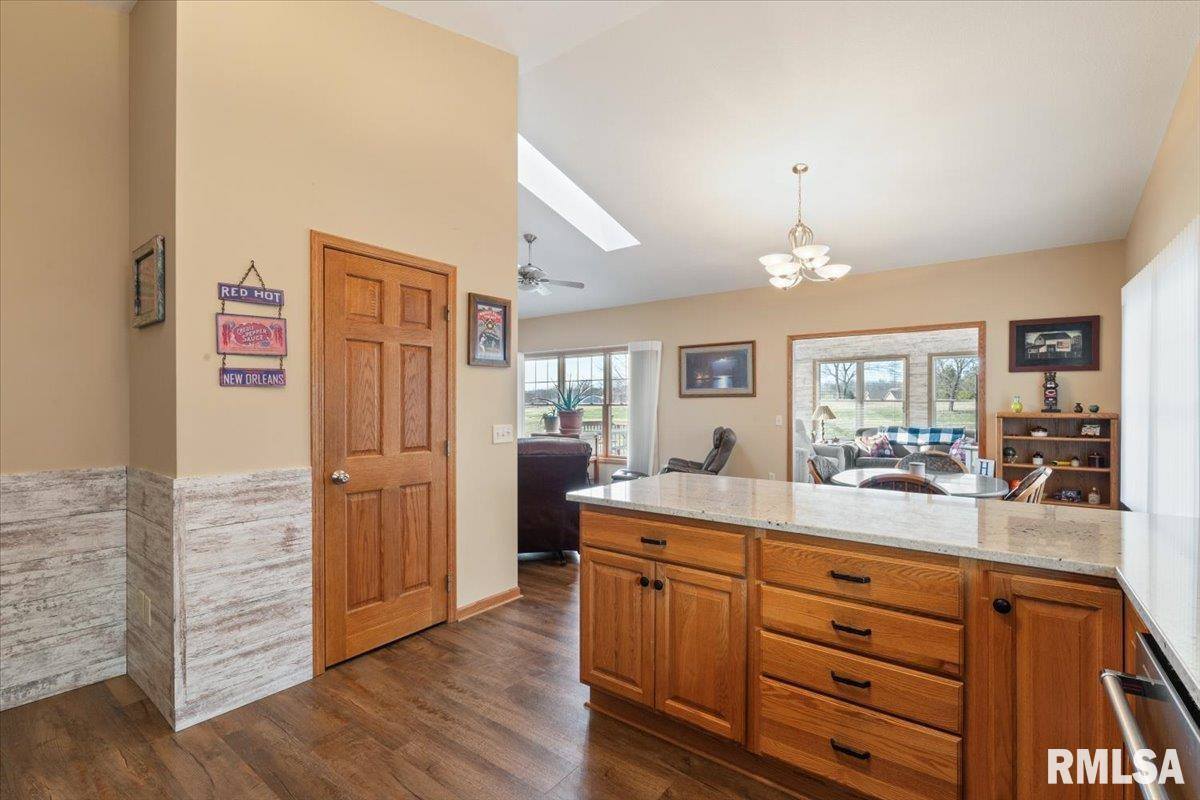 1506 17TH Street, De Witt, IA 52742