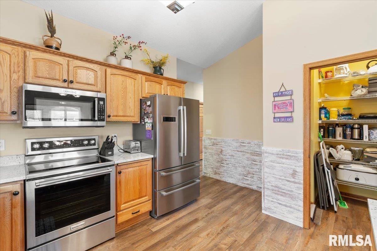 1506 17TH Street, De Witt, IA 52742