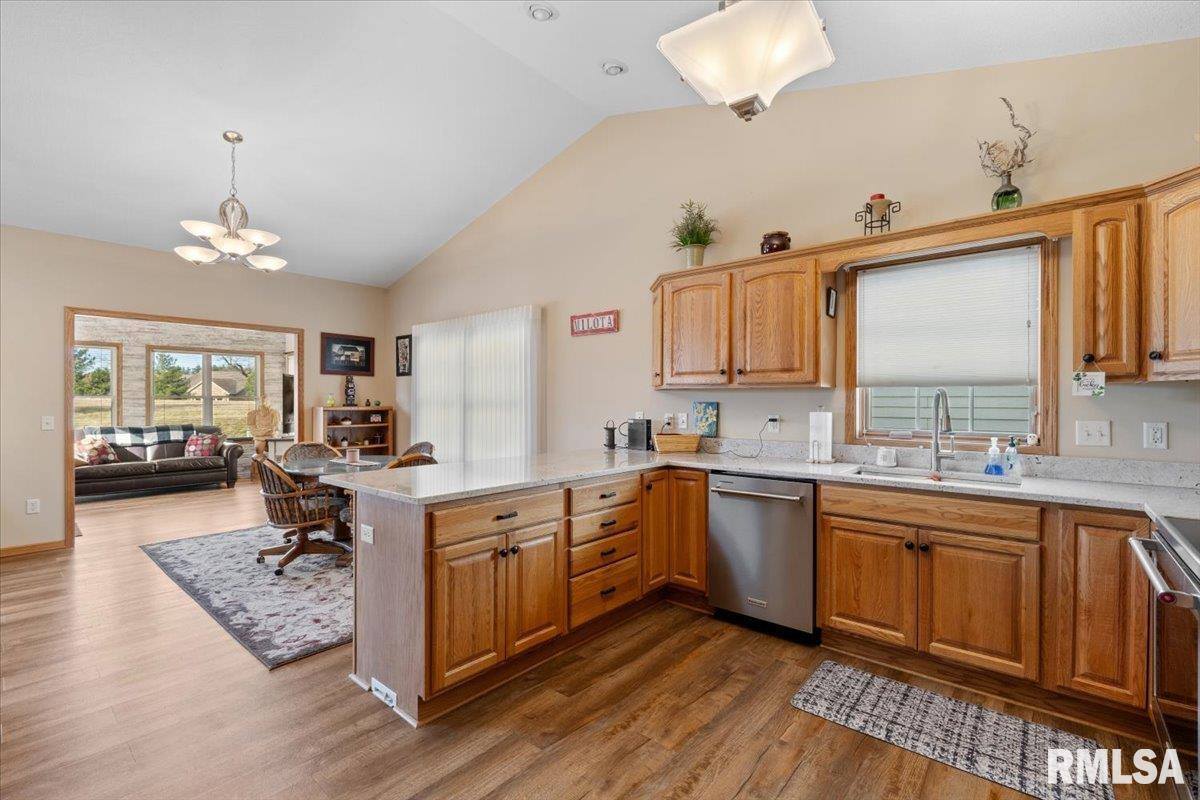 1506 17TH Street, De Witt, IA 52742