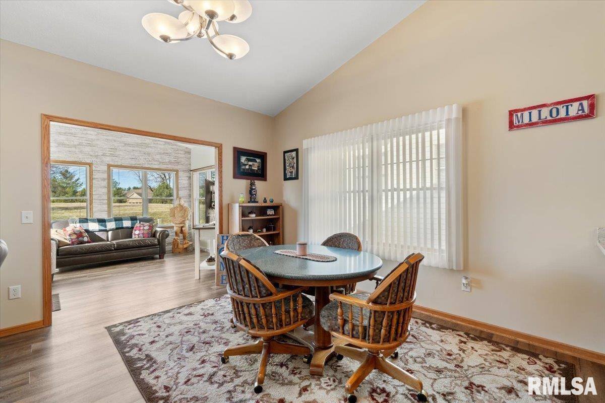 1506 17TH Street, De Witt, IA 52742