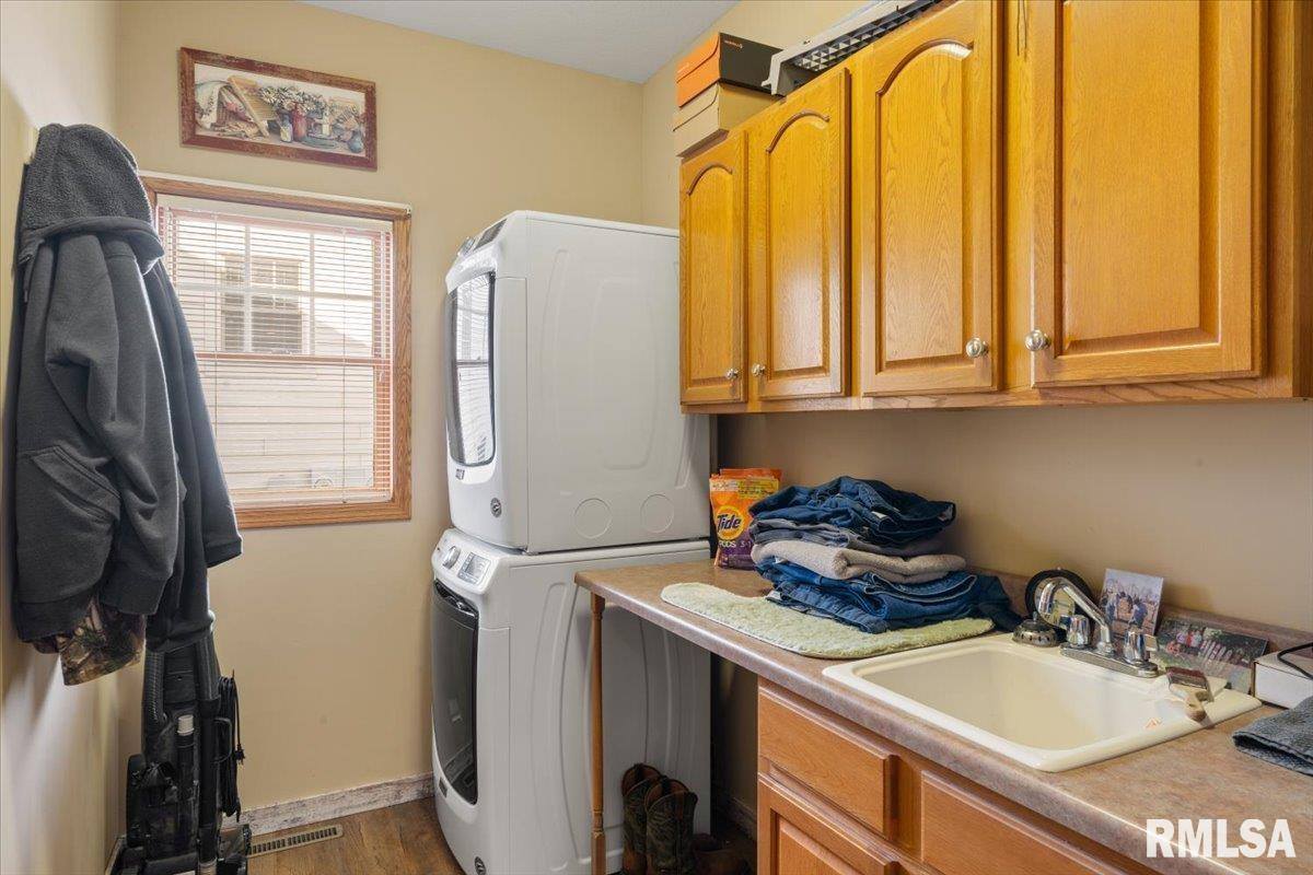 1506 17TH Street, De Witt, IA 52742