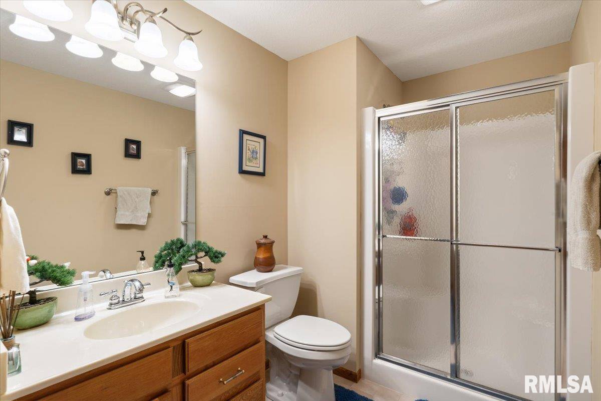 1506 17TH Street, De Witt, IA 52742