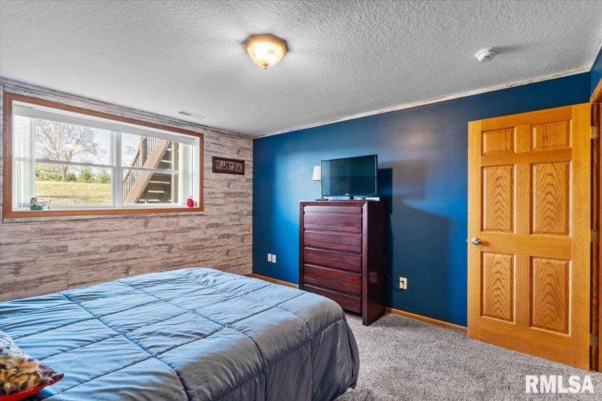 1506 17TH Street, De Witt, IA 52742