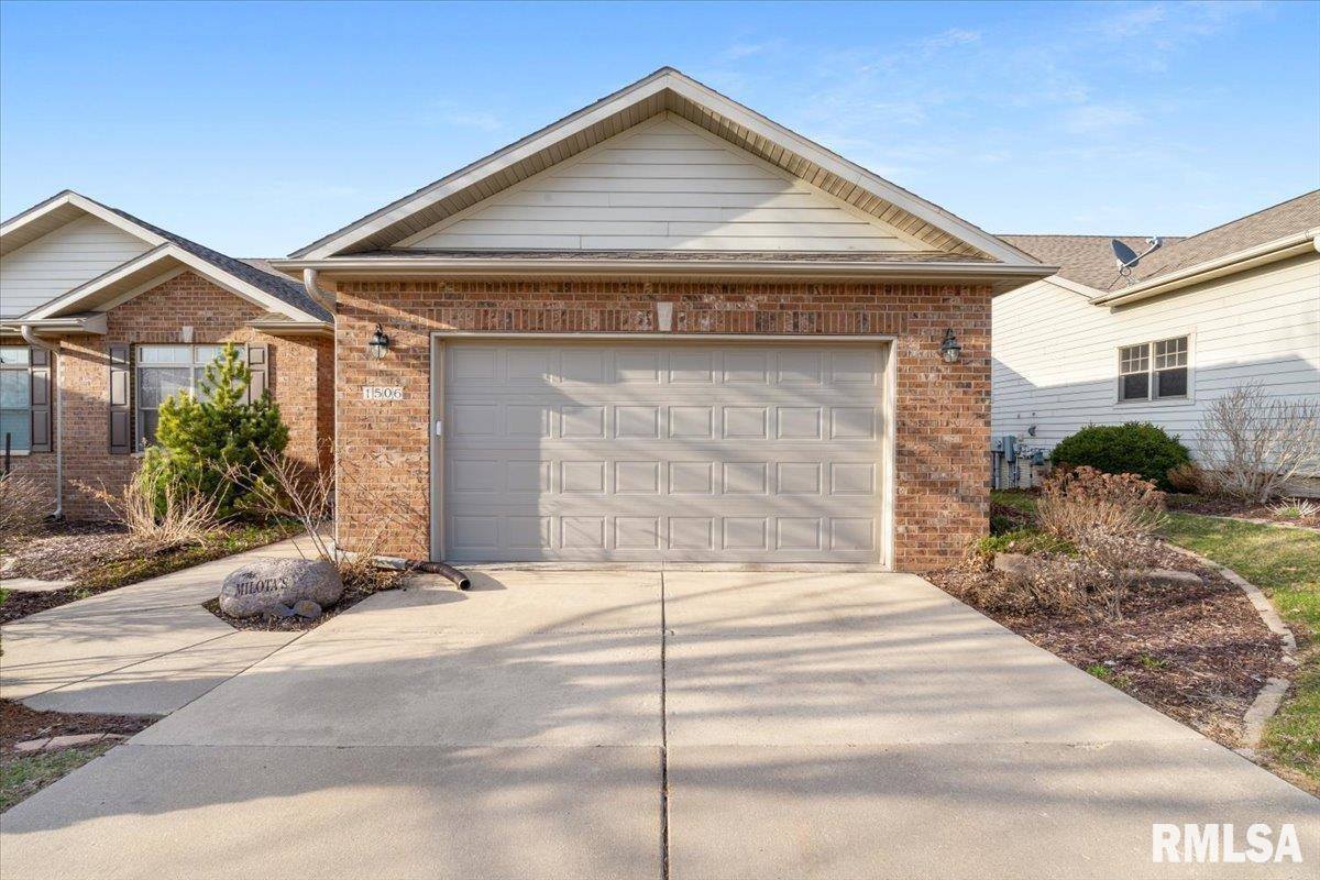 1506 17TH Street, De Witt, IA 52742