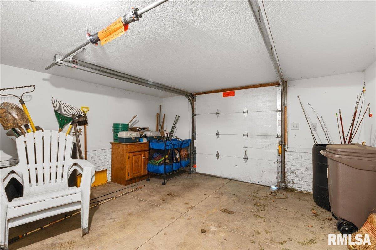 1506 17TH Street, De Witt, IA 52742