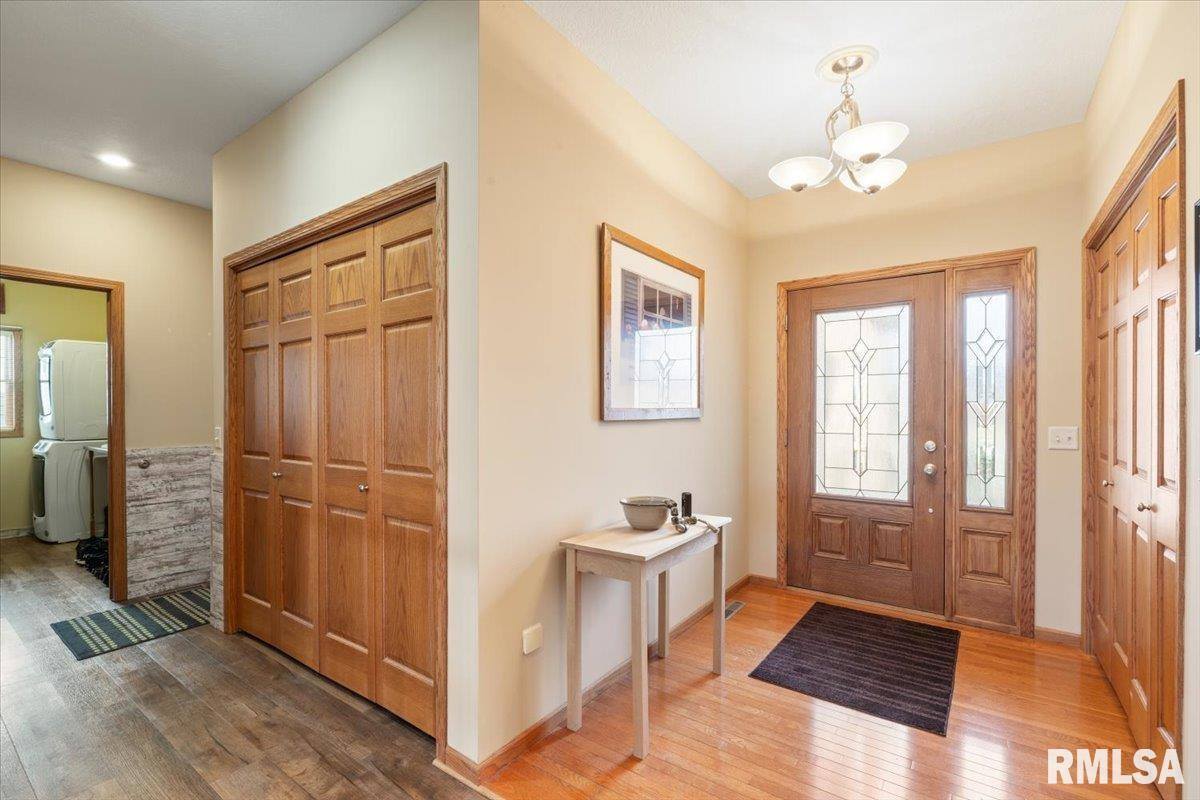 1506 17TH Street, De Witt, IA 52742