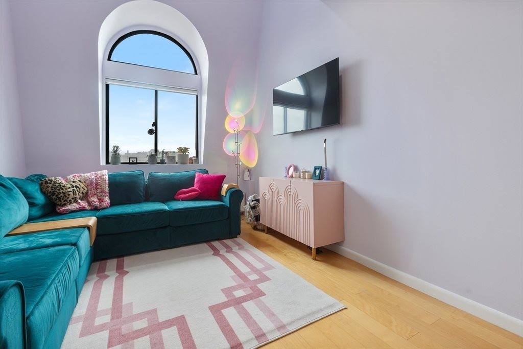 160 Commonwealth Ave, #520, Boston, MA 02116