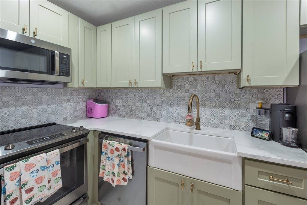 160 Commonwealth Ave, #520, Boston, MA 02116