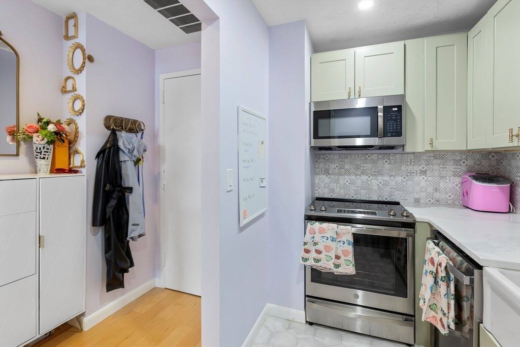 160 Commonwealth Ave, #520, Boston, MA 02116