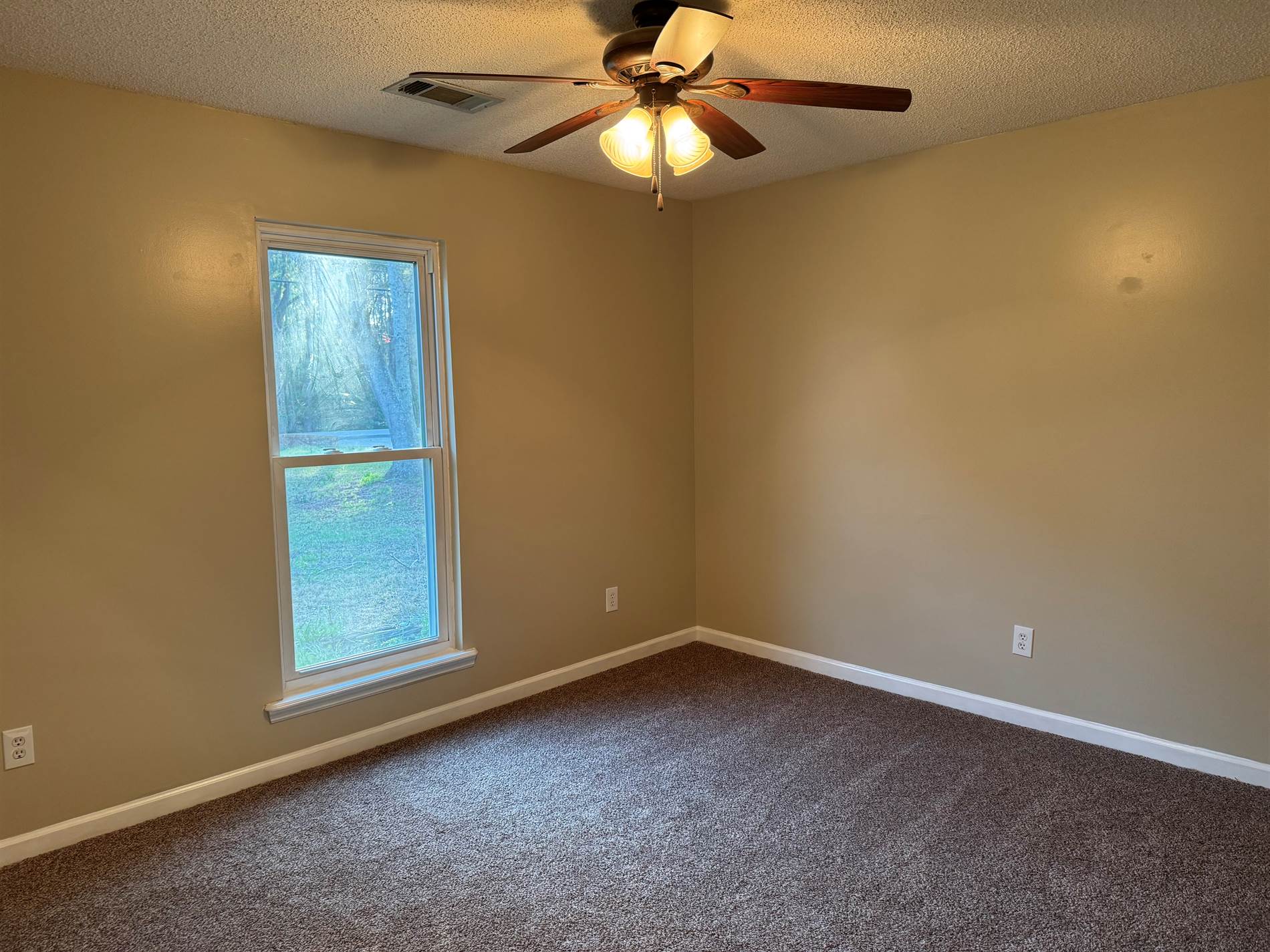568 Thompson Mill Road, Bonaire, GA 31005