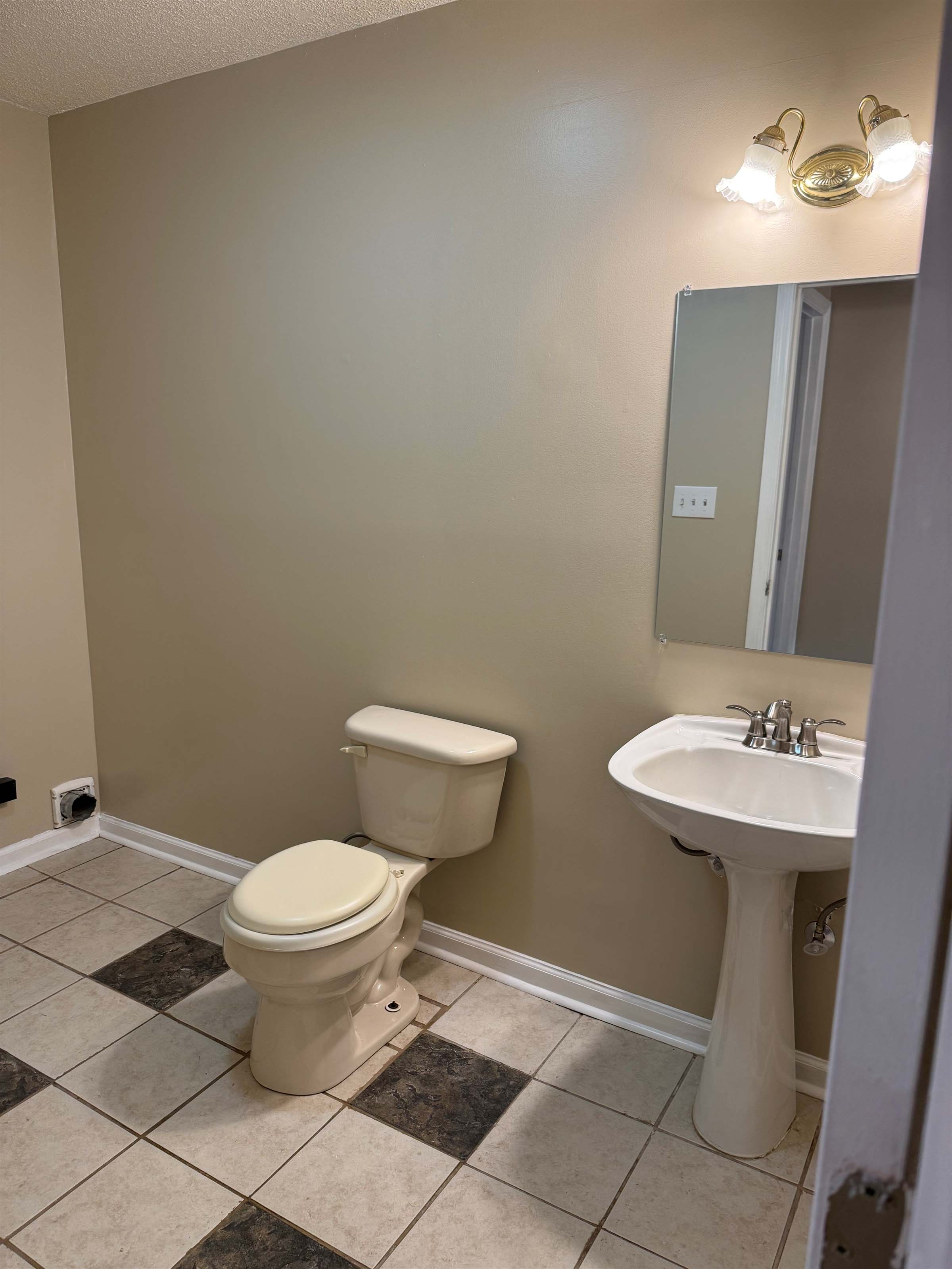 568 Thompson Mill Road, Bonaire, GA 31005