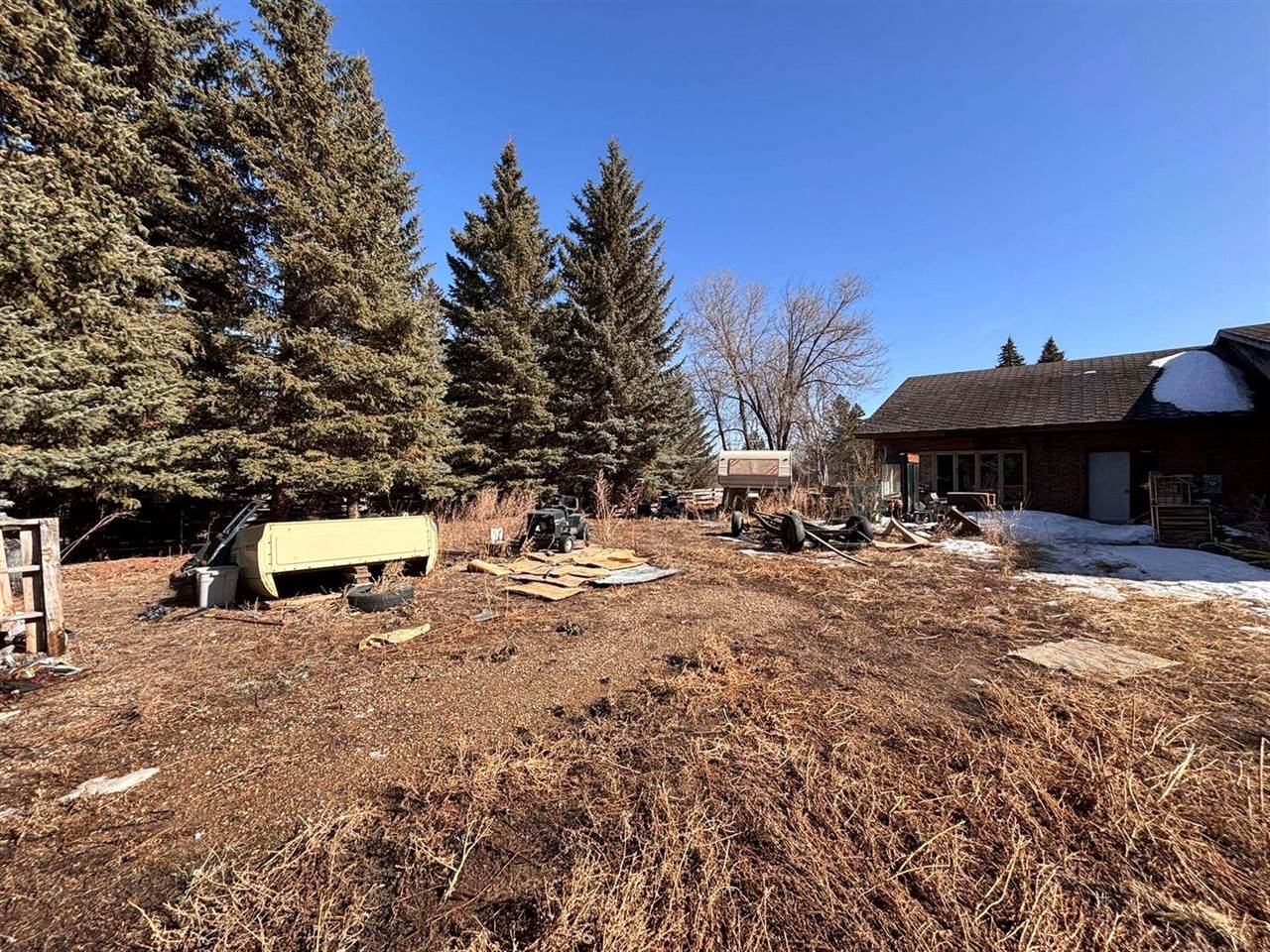 1810 72nd St NW, Minot, ND 58703