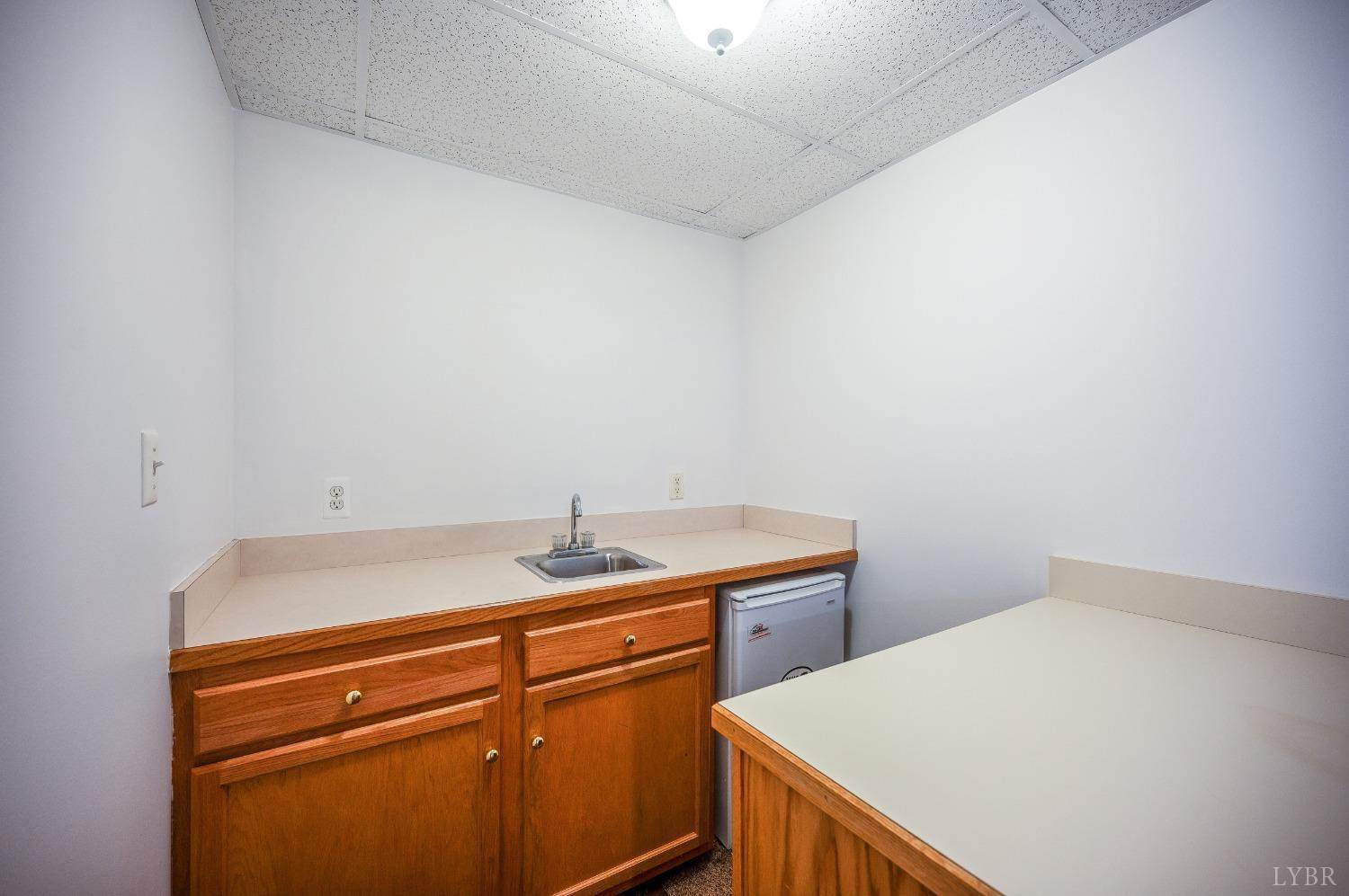 121 Laurel Lane, Lynchburg, VA 24502