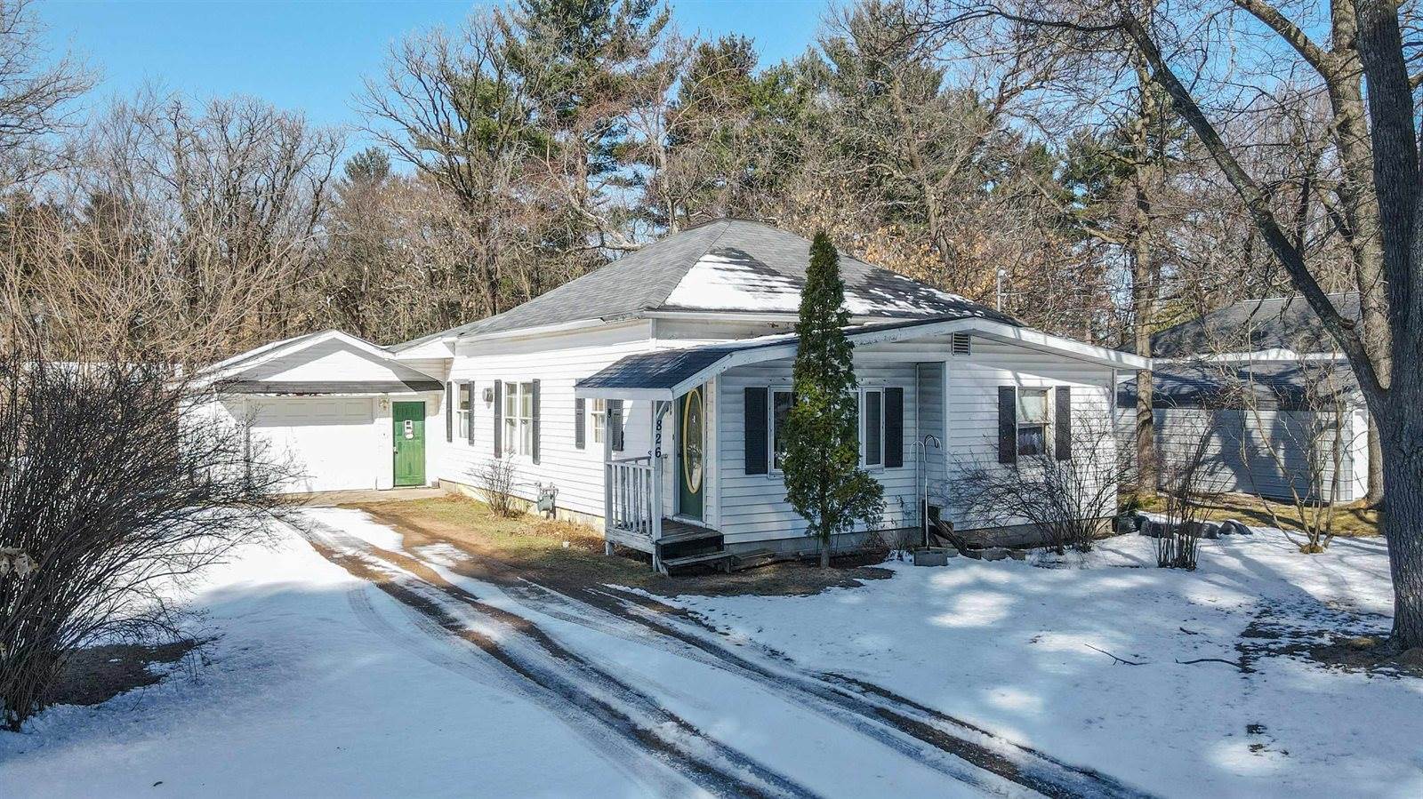 826 High School Street, Almond, WI 54909