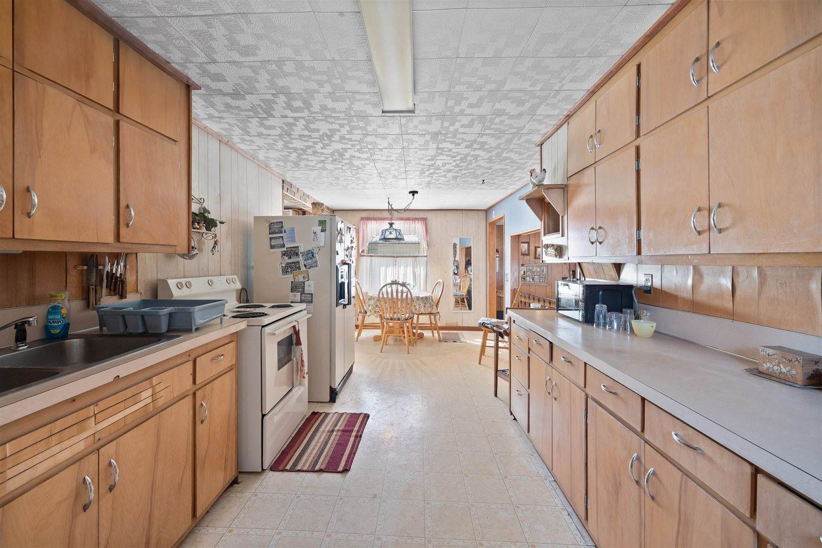 826 High School Street, Almond, WI 54909