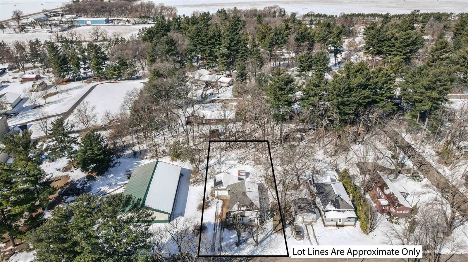 826 High School Street, Almond, WI 54909