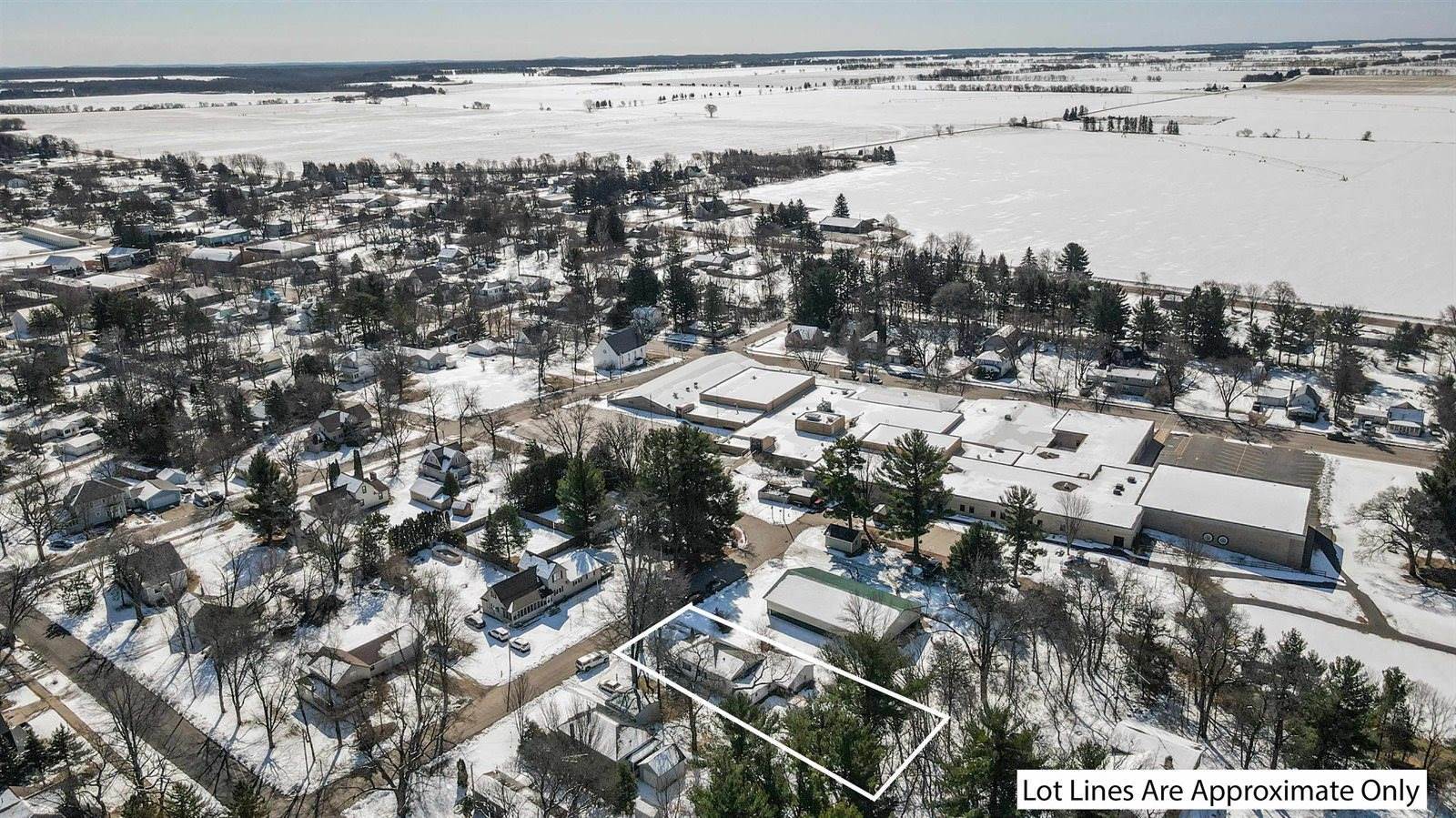 826 High School Street, Almond, WI 54909