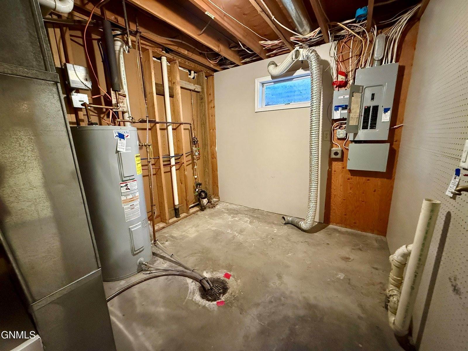 13945 Town & Country N. Court, Williston, ND 58801