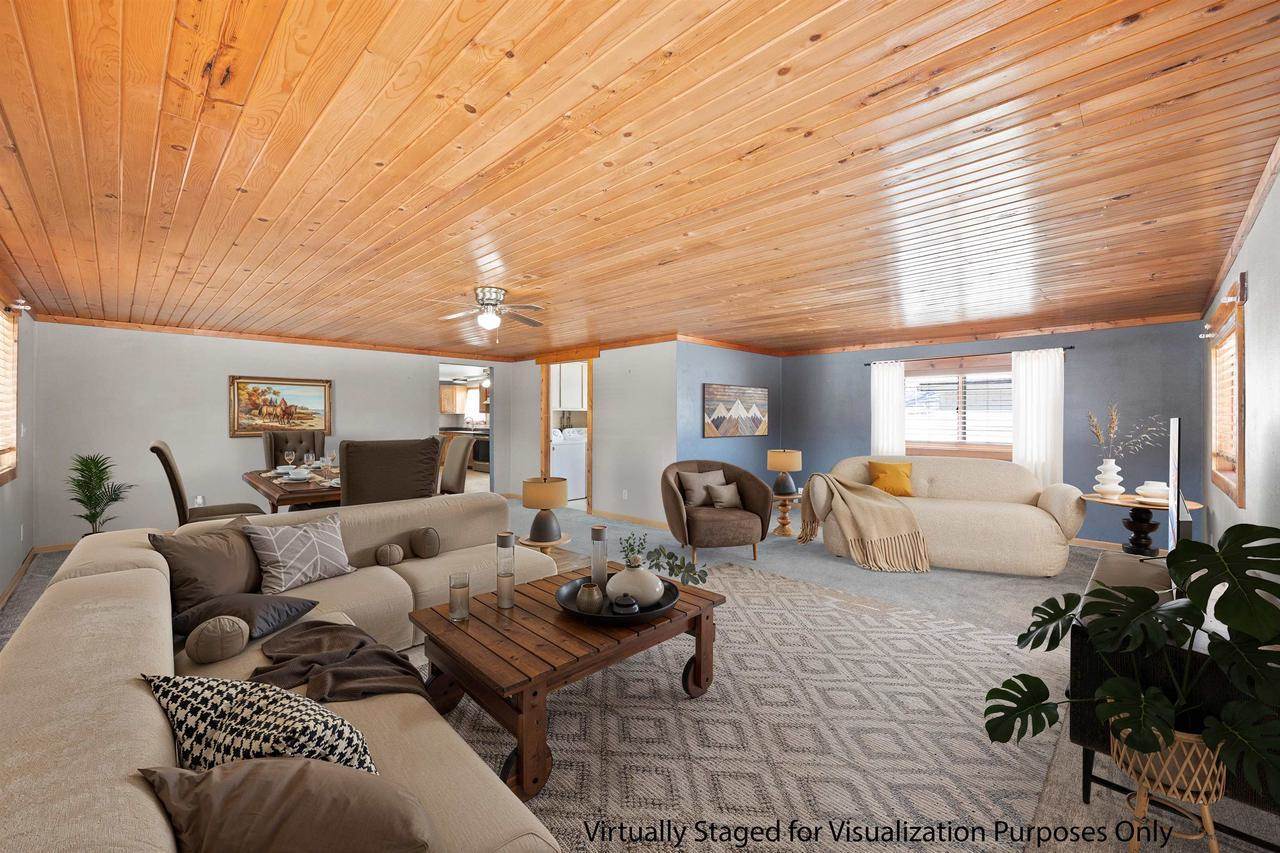 360 W Blaine Street, Iola, WI 54945