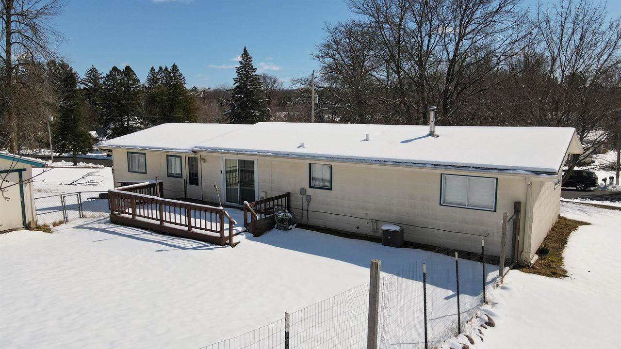 360 W Blaine Street, Iola, WI 54945