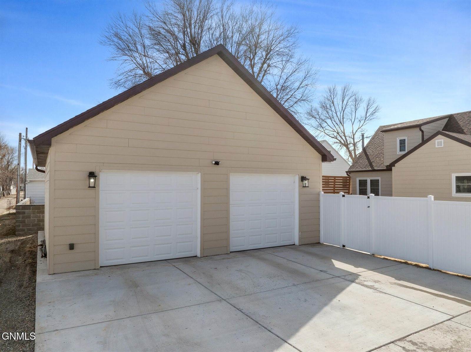 2122 3rd Avenue East, Williston, ND 58801