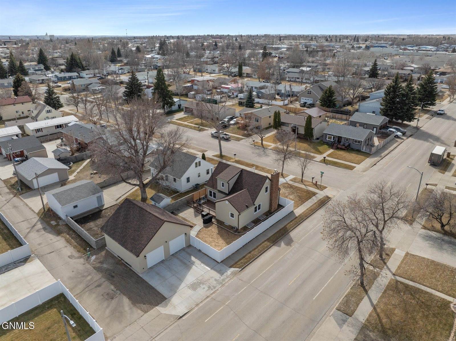 2122 3rd Avenue East, Williston, ND 58801