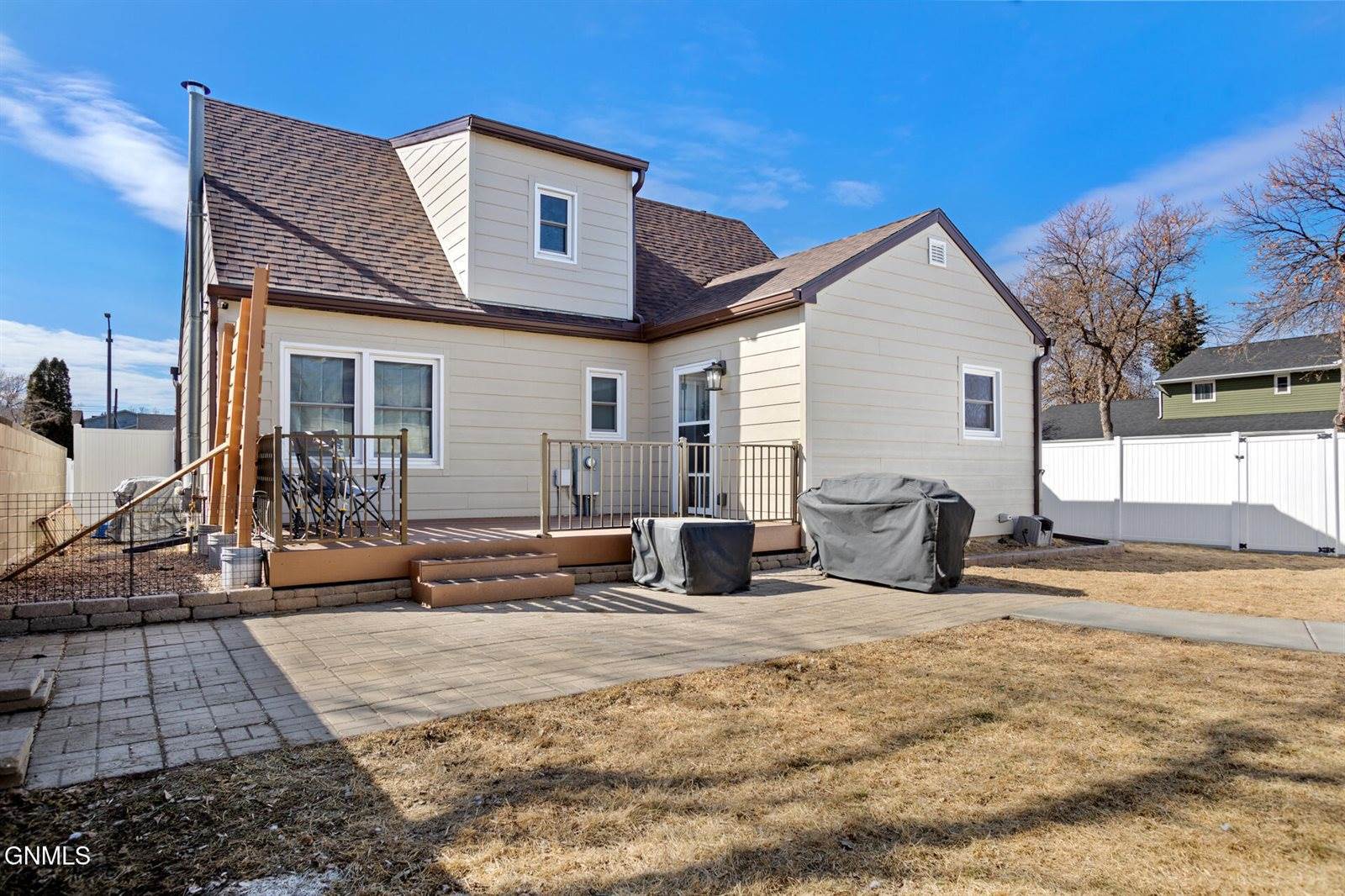 2122 3rd Avenue East, Williston, ND 58801