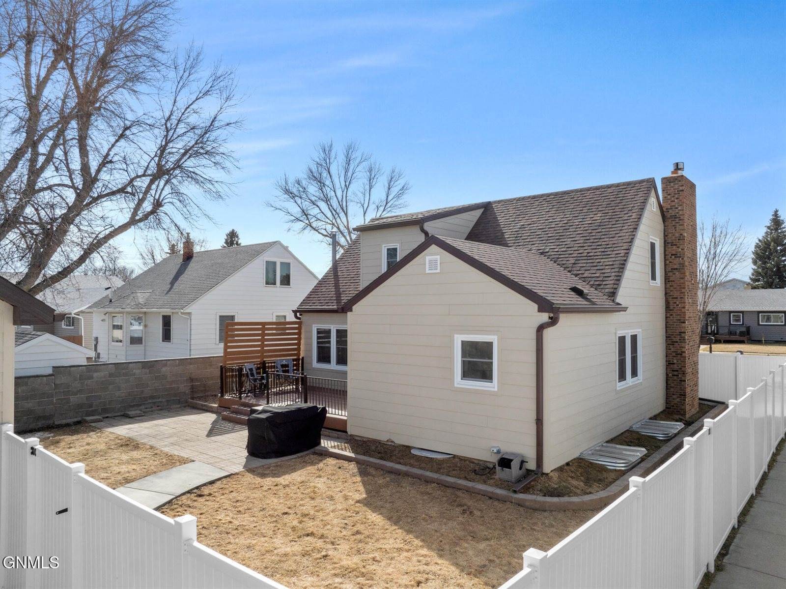 2122 3rd Avenue East, Williston, ND 58801