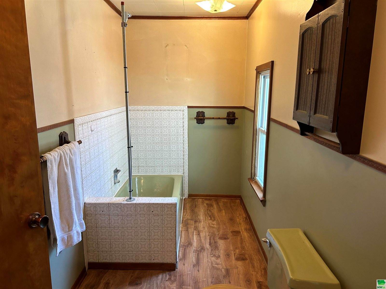 866 15th St., Sioux City, IA 51105