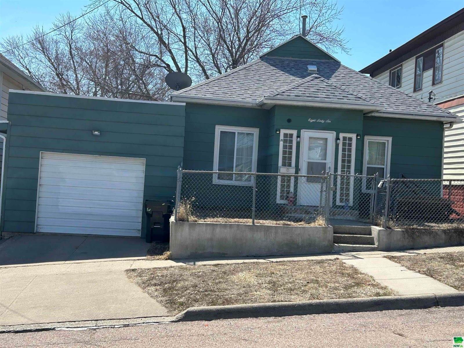 866 15th St., Sioux City, IA 51105