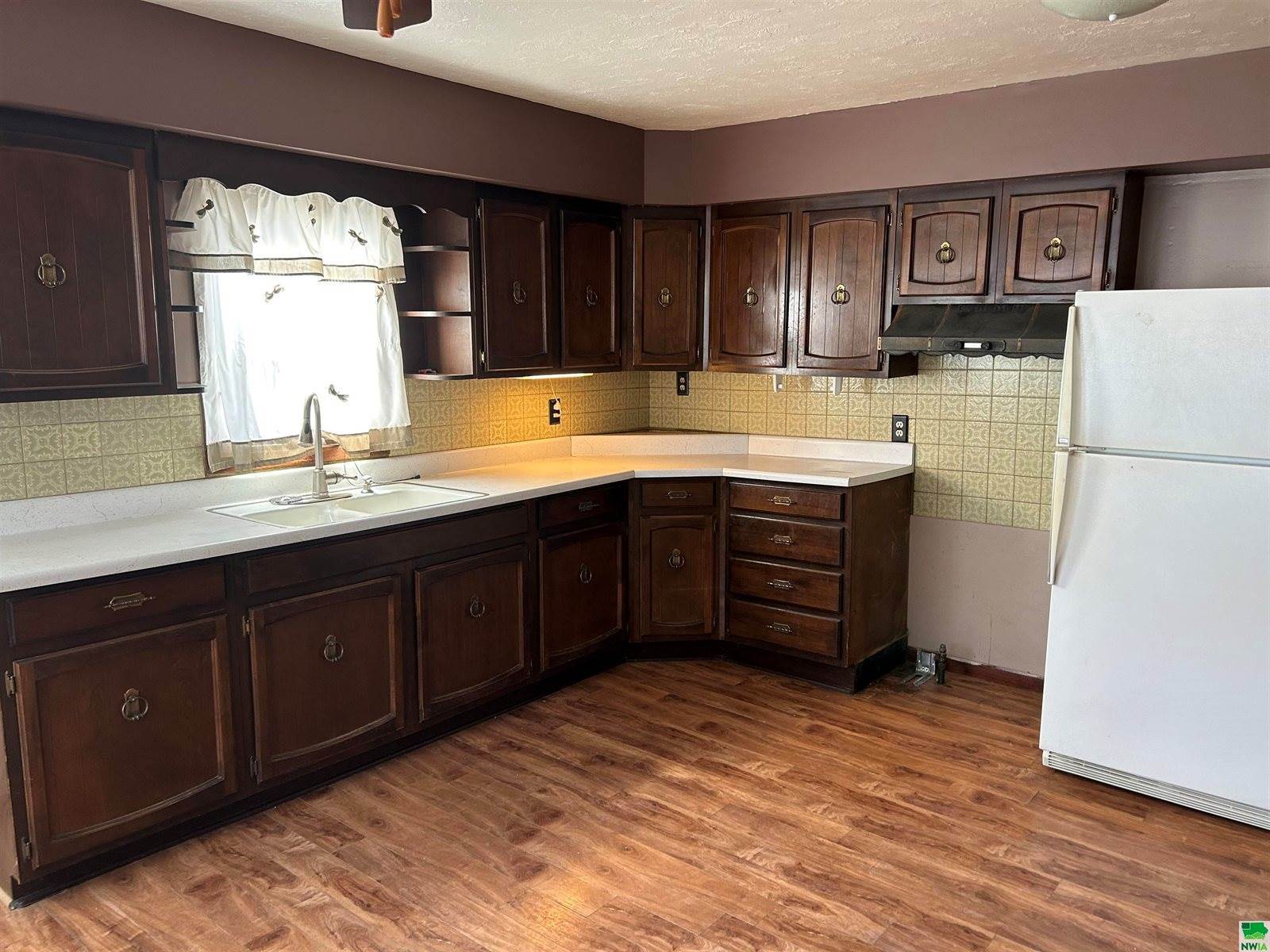 866 15th St., Sioux City, IA 51105