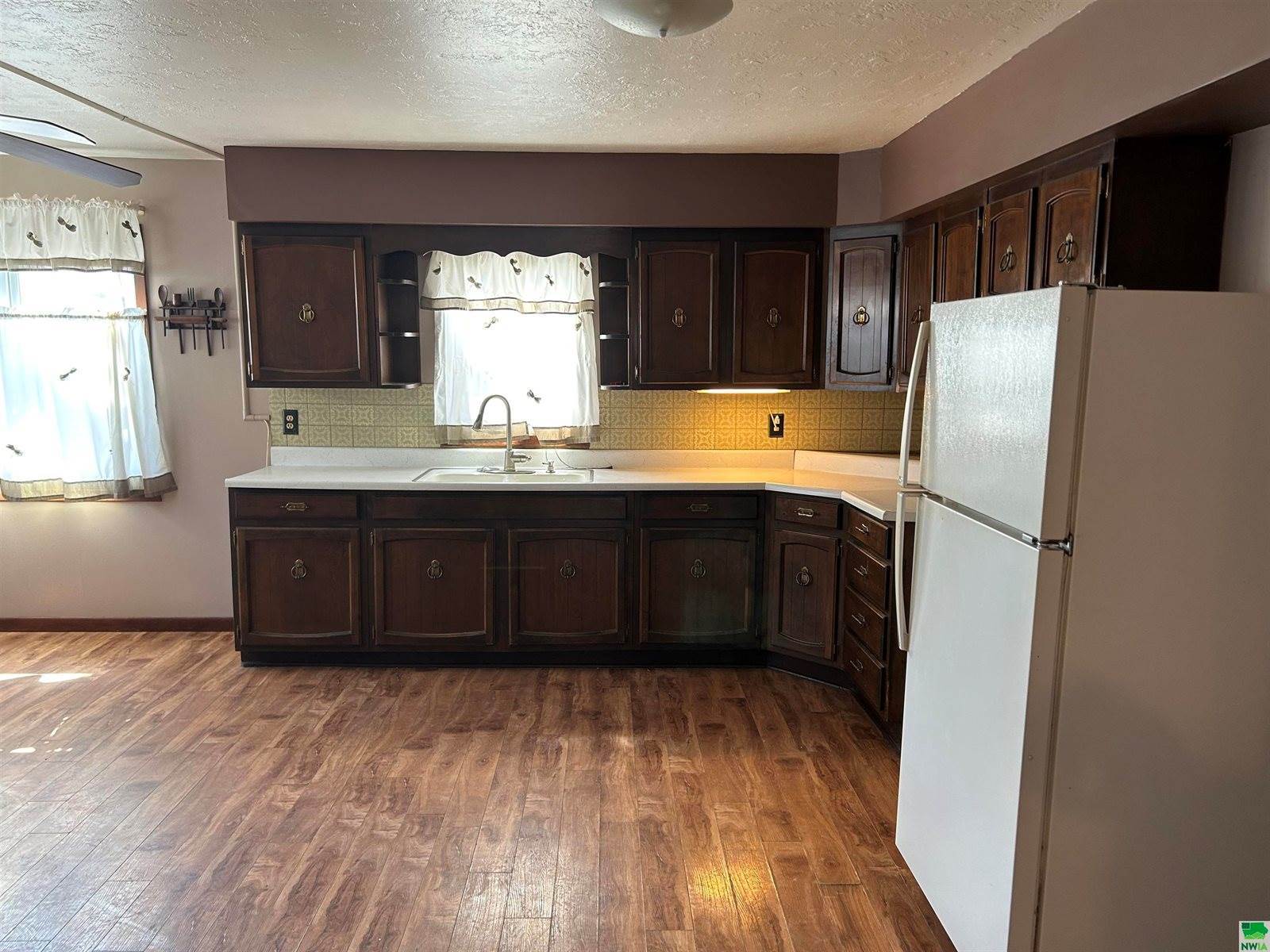 866 15th St., Sioux City, IA 51105