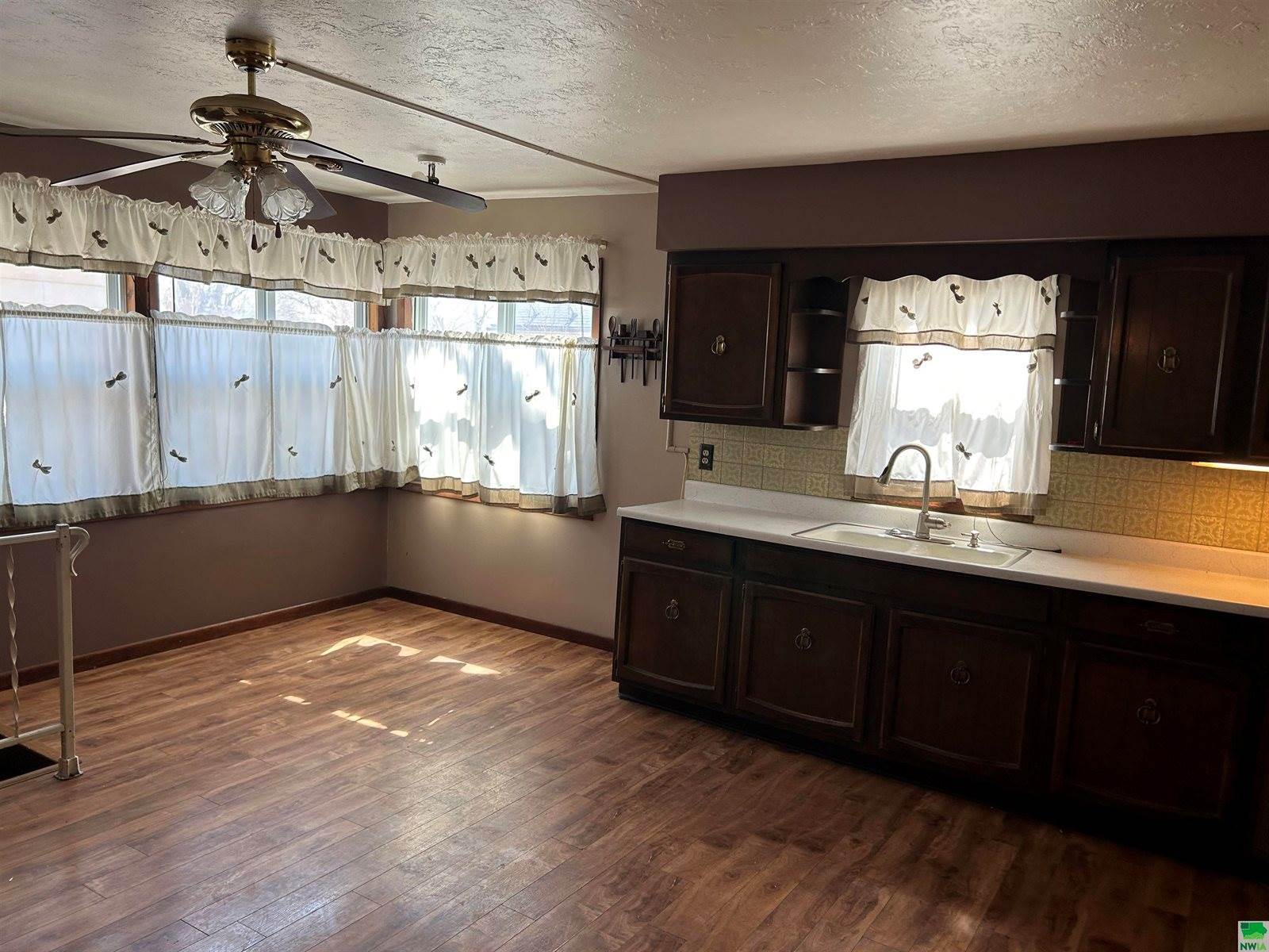 866 15th St., Sioux City, IA 51105