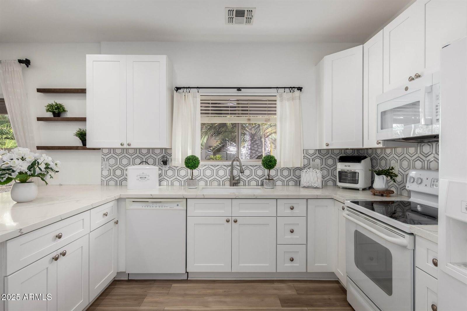 113 West Desert Vista Trail, San Tan Valley, AZ 85143