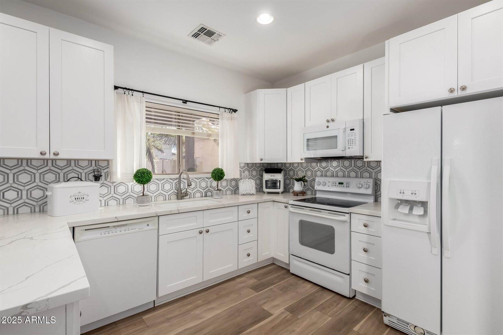 113 West Desert Vista Trail, San Tan Valley, AZ 85143