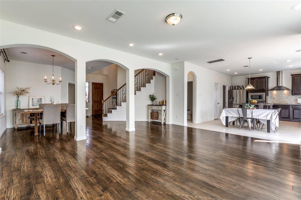 720 Kelley Court, Fort Worth, TX 76120