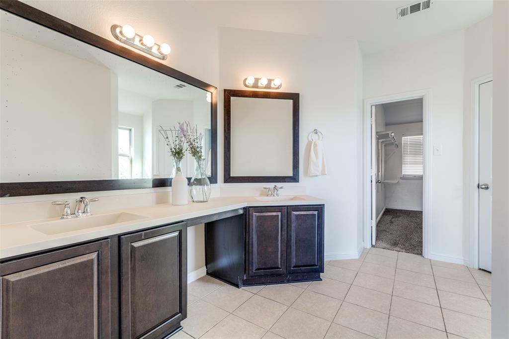 720 Kelley Court, Fort Worth, TX 76120