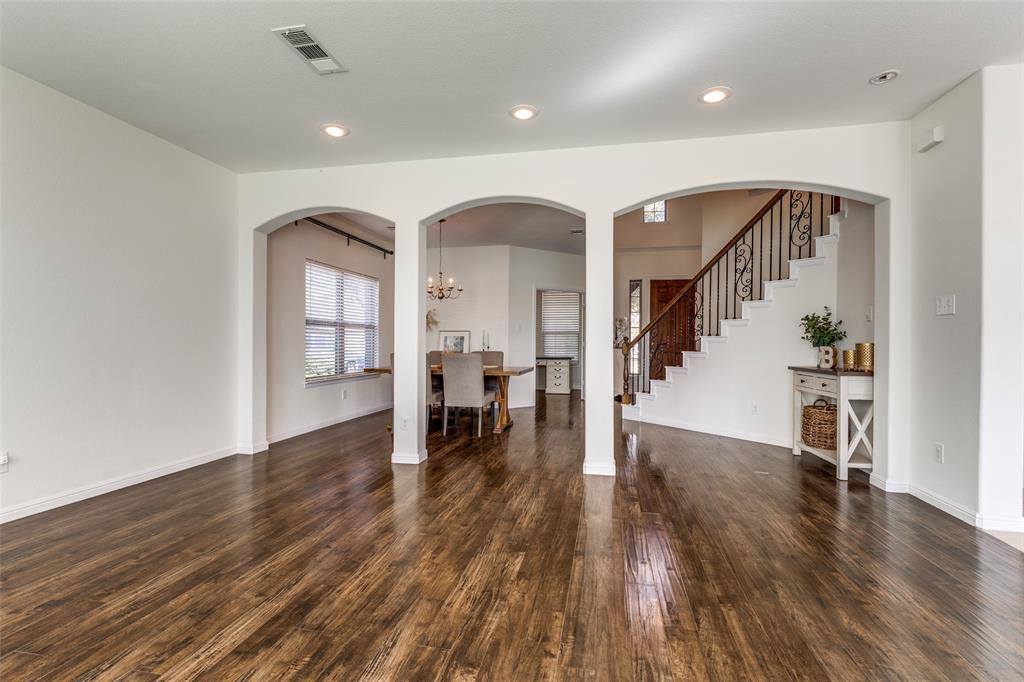 720 Kelley Court, Fort Worth, TX 76120