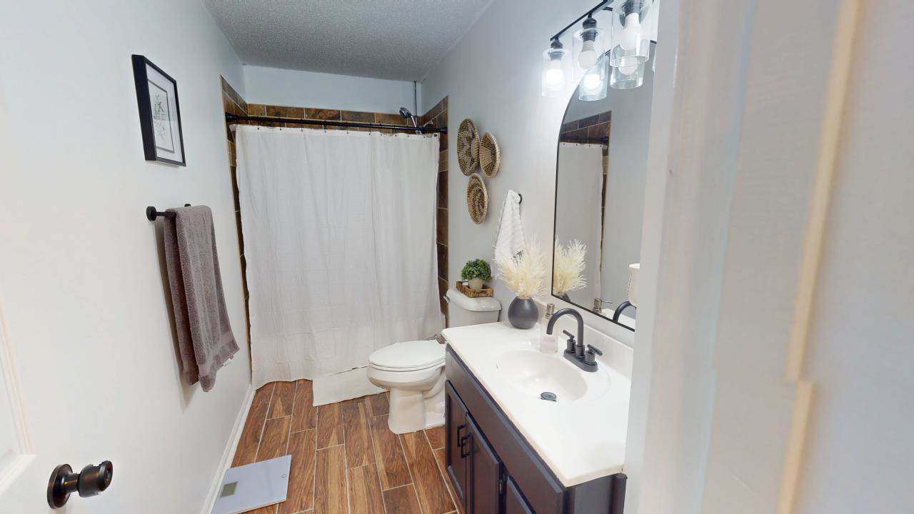 1013 W 4th St, Edgerton, KS 66021