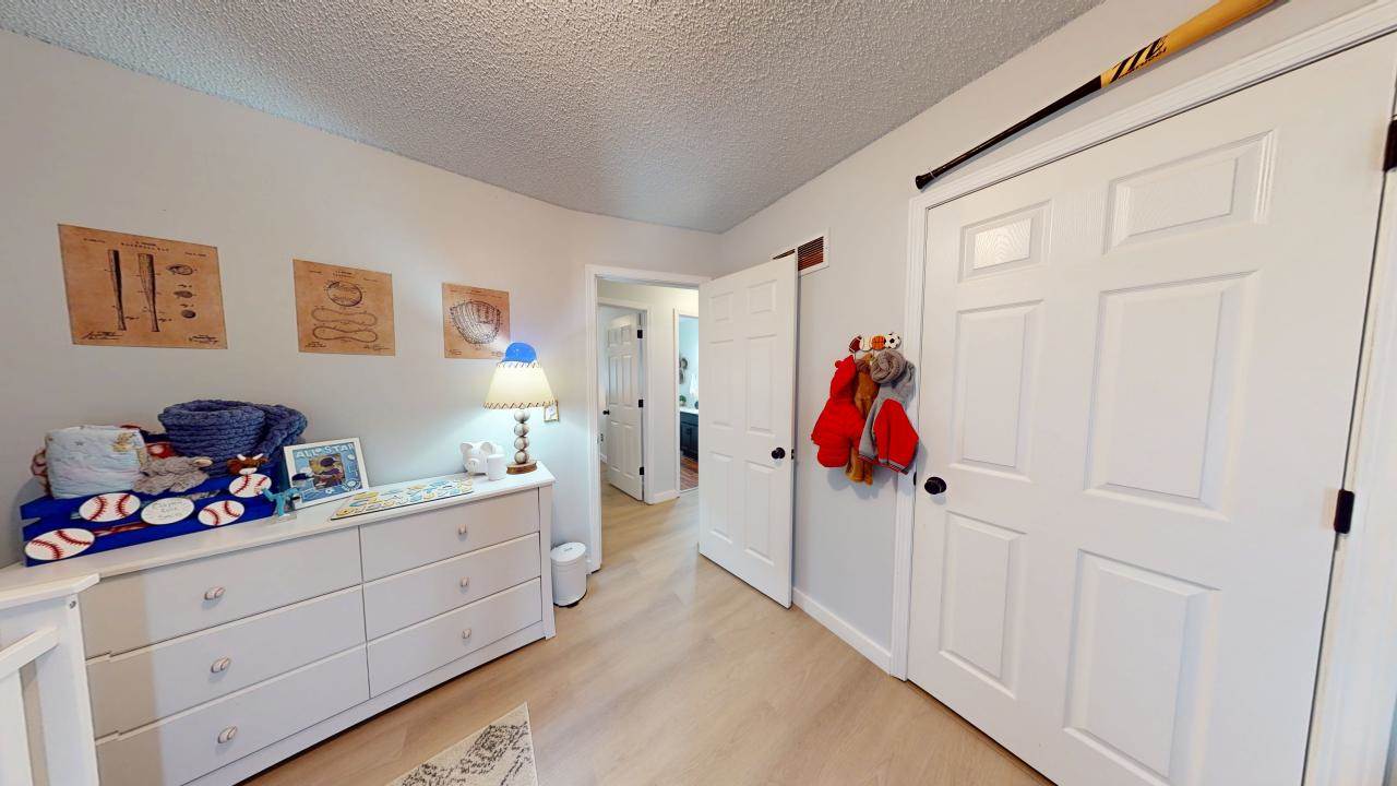 1013 W 4th St, Edgerton, KS 66021
