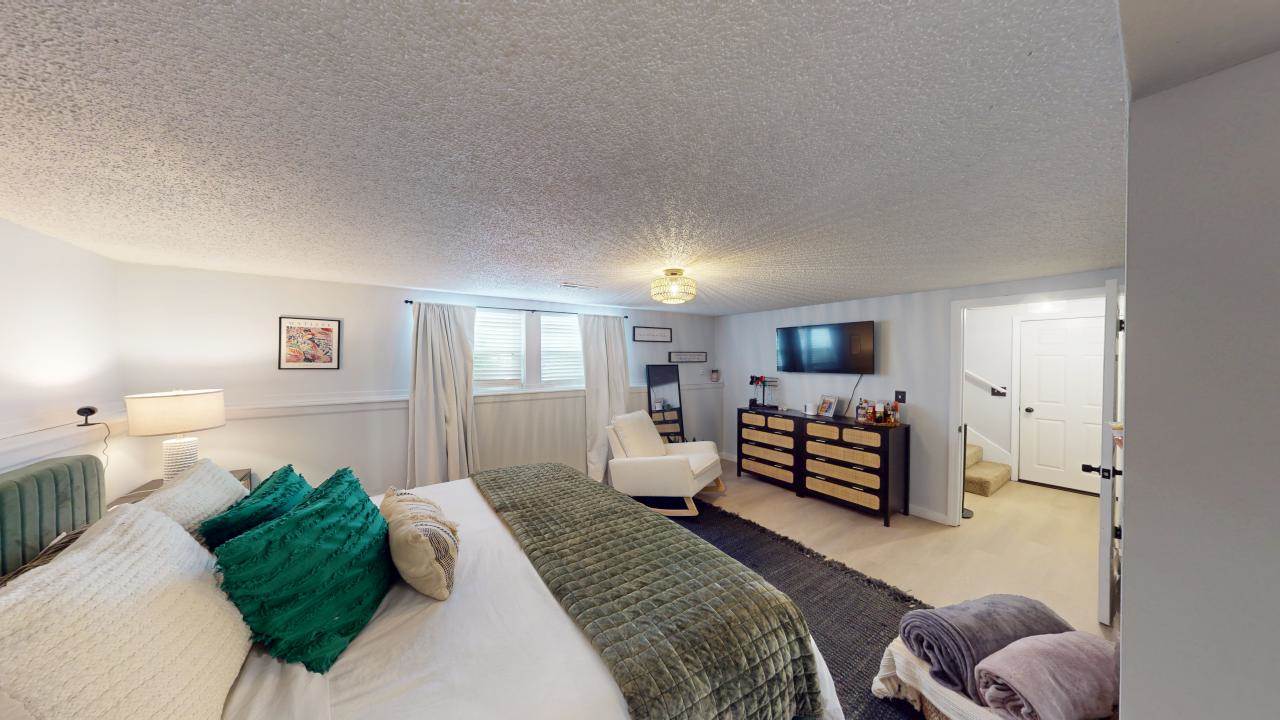 1013 W 4th St, Edgerton, KS 66021